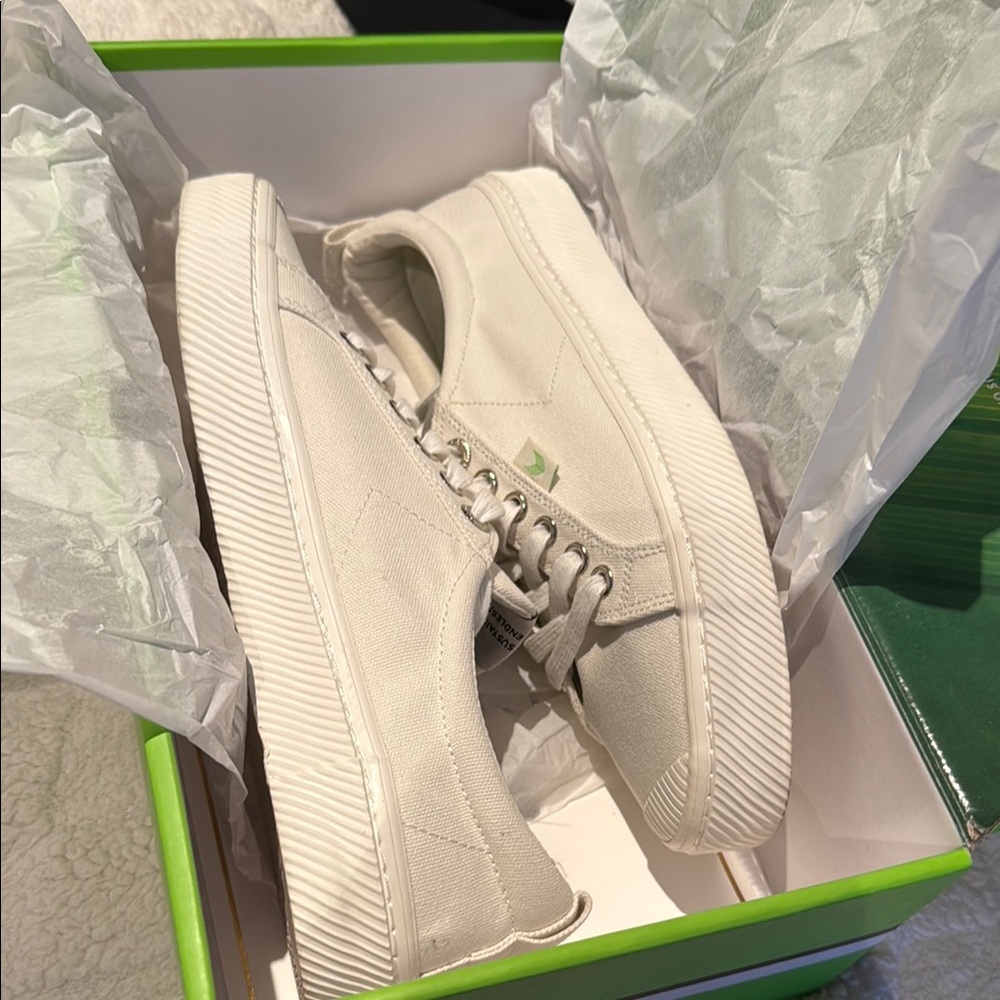 Cariuma White Canvas Sneakers